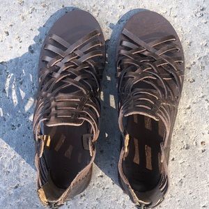 NWOT Tommy Bahama Sandals with back zipper. Nice Bronzy Dark Brown color. Size 8